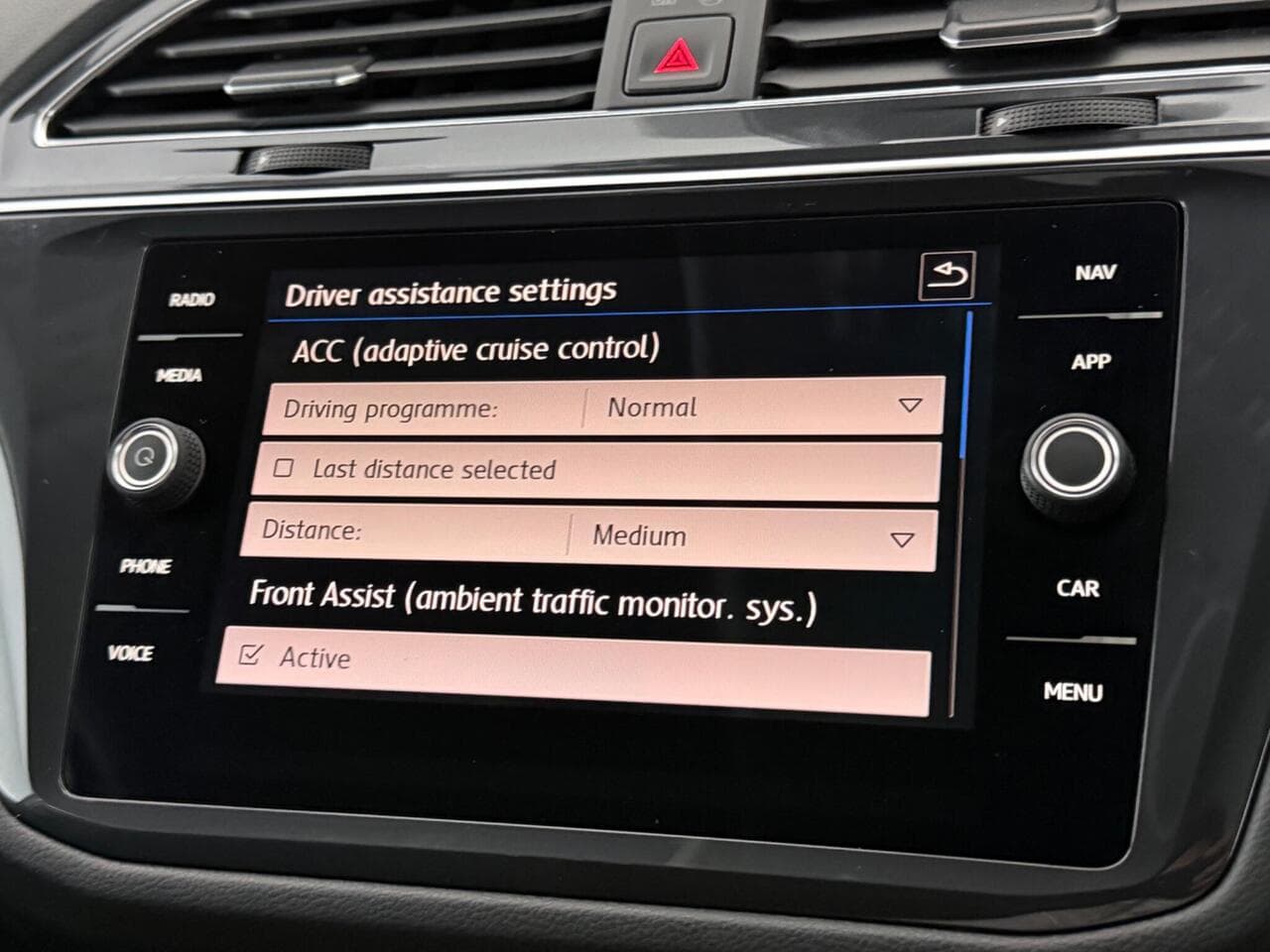 Volkswagen Tiguan Allspace thumbnail Infotainment System
