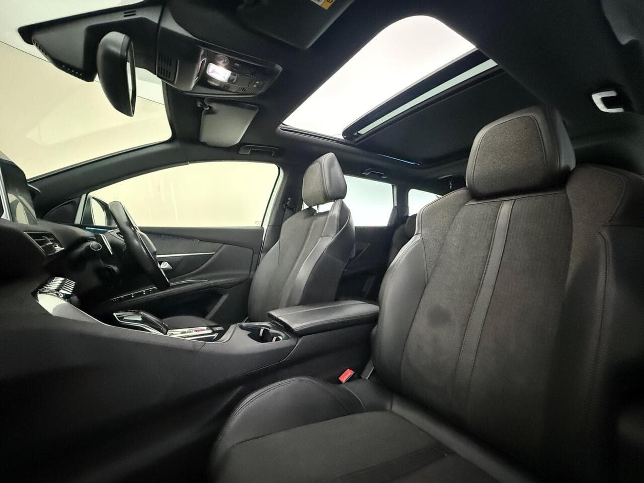 Peugeot 5008 thumbnail Seat Front Passenger