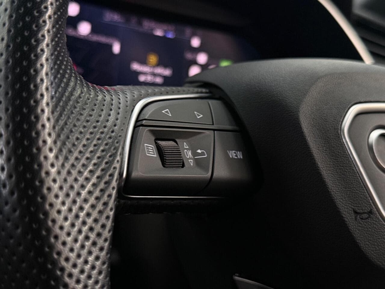 Audi Q3 thumbnail Misc Controls