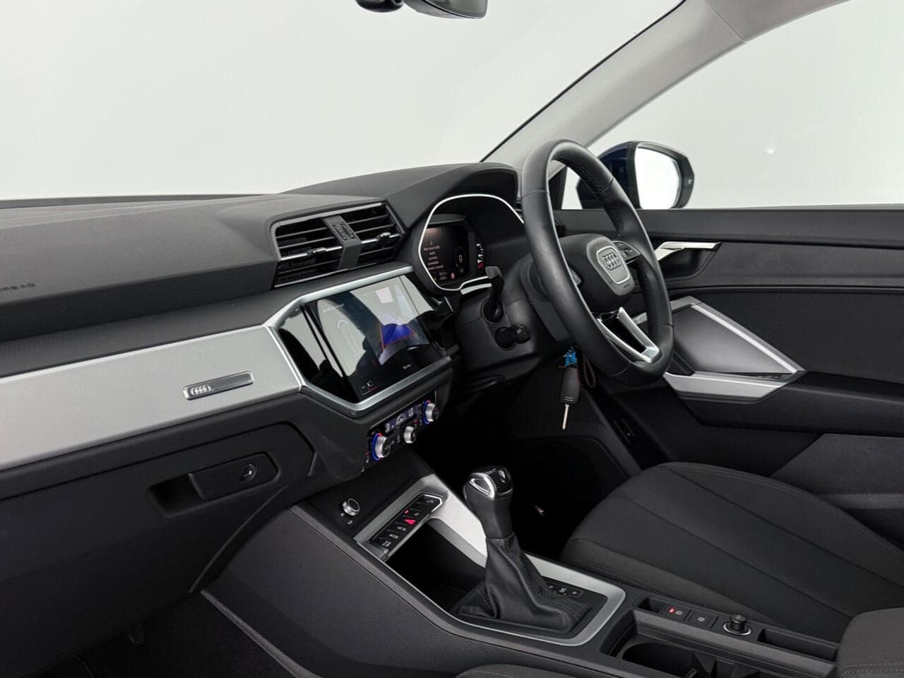 Audi Q3 thumbnail Interior Front