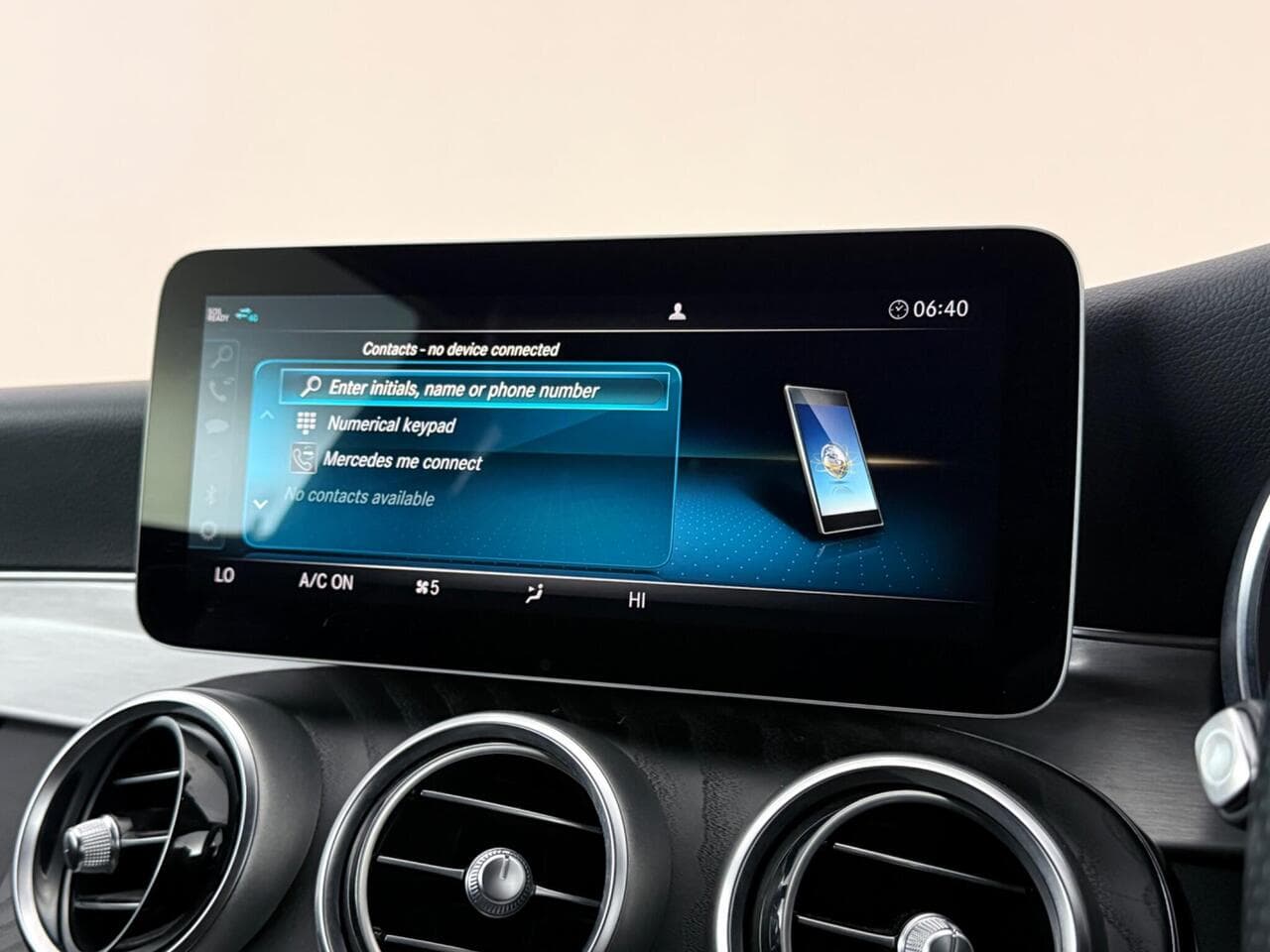Mercedes-Benz C Class thumbnail Infotainment System