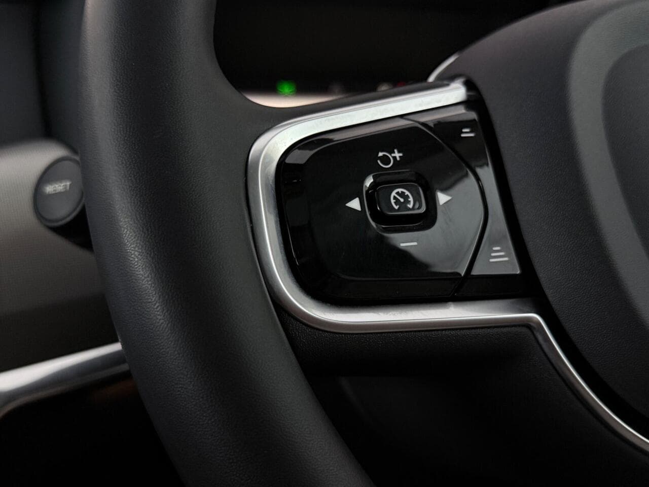 Volvo S90 thumbnail Misc Controls