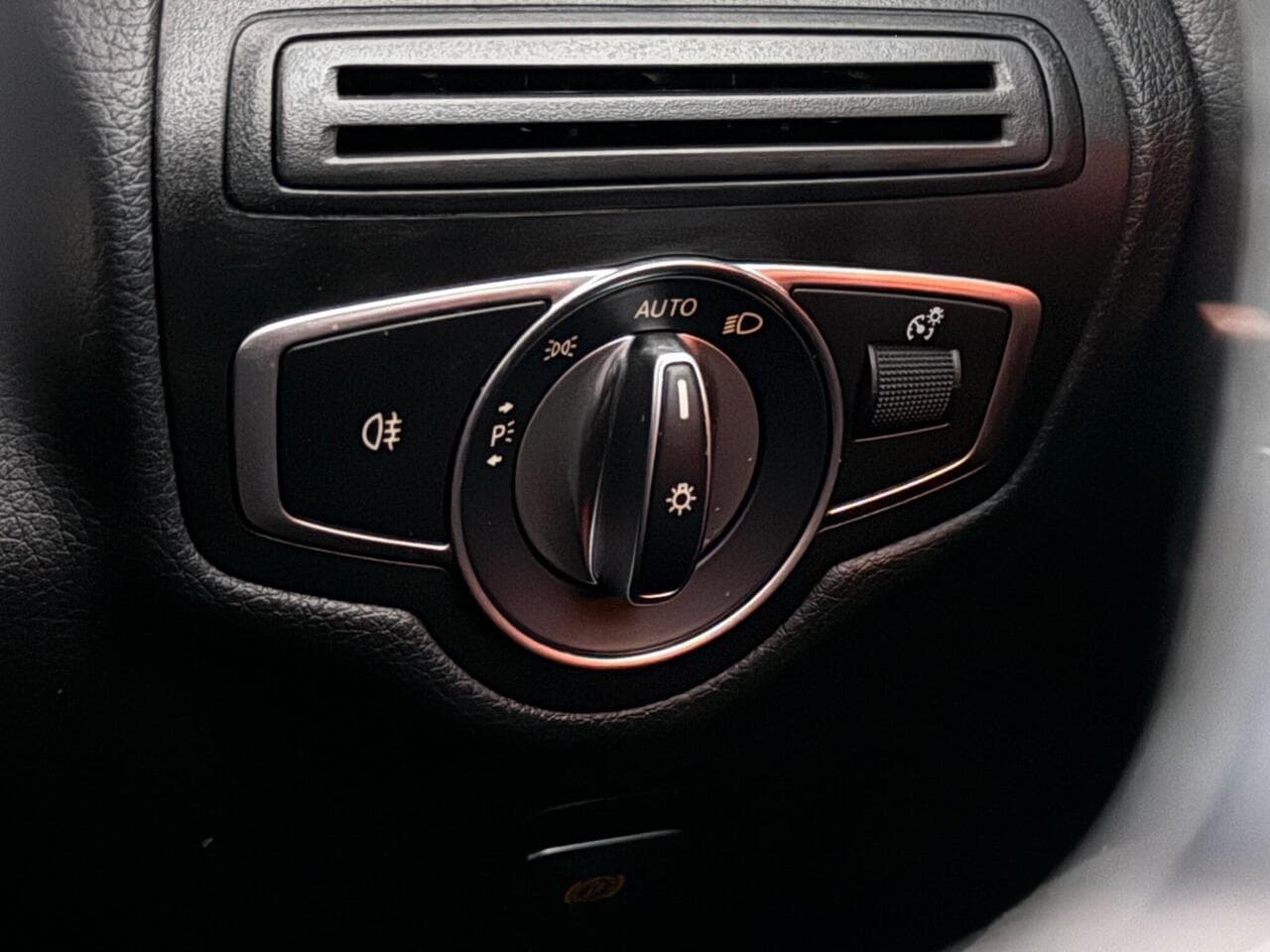 Mercedes-Benz GLC thumbnail Misc Controls