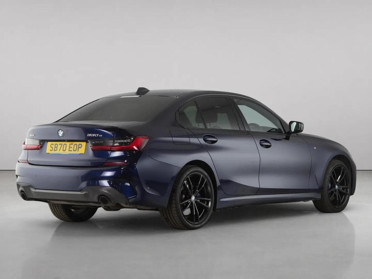 BMW 3 Series thumbnail Rear Right