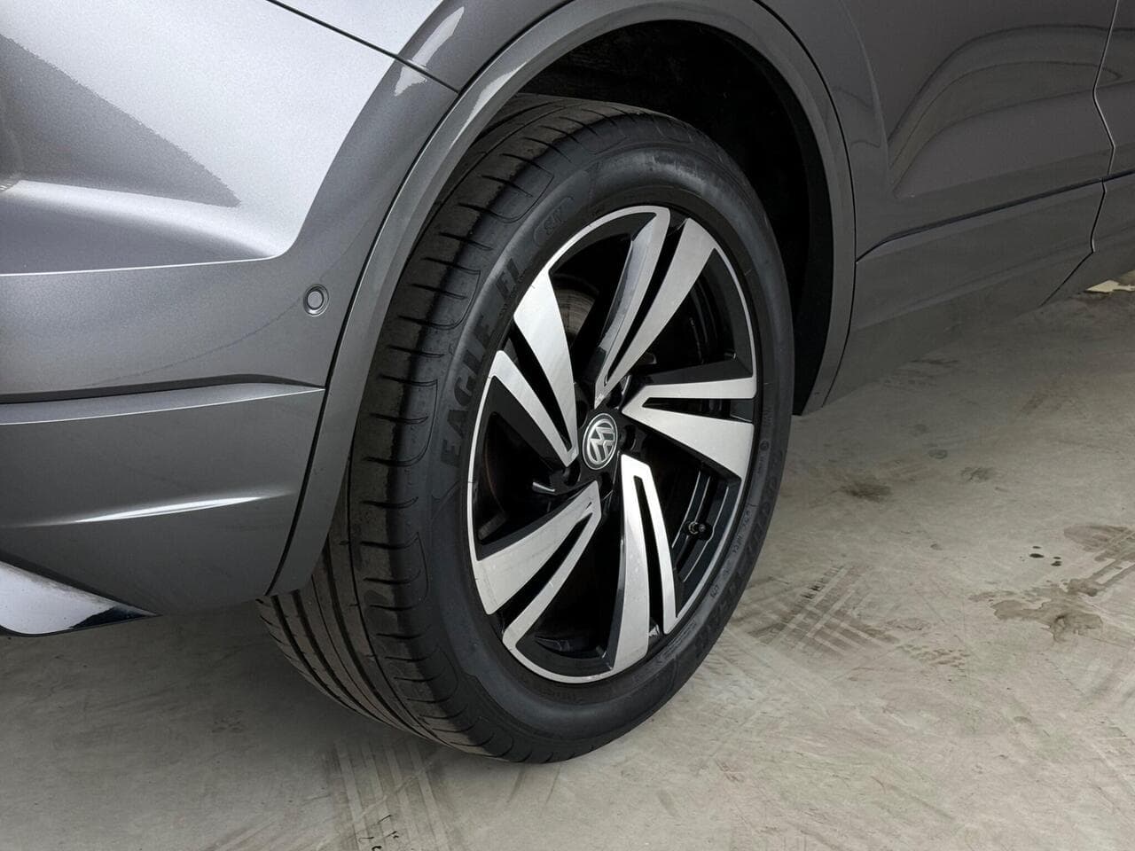 Volkswagen Touareg thumbnail Wheel