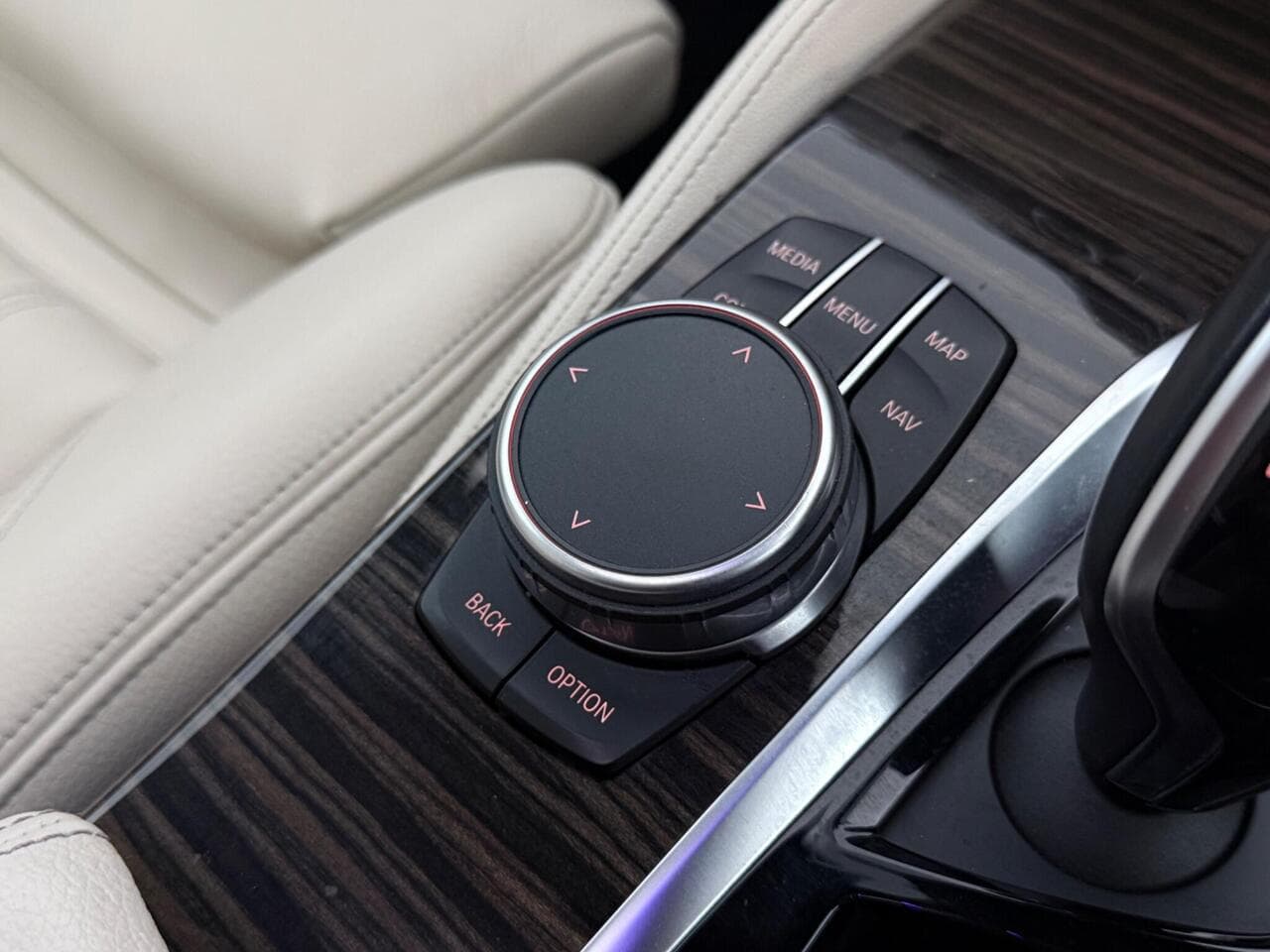 BMW 6 Series Gran Turismo thumbnail Misc Controls