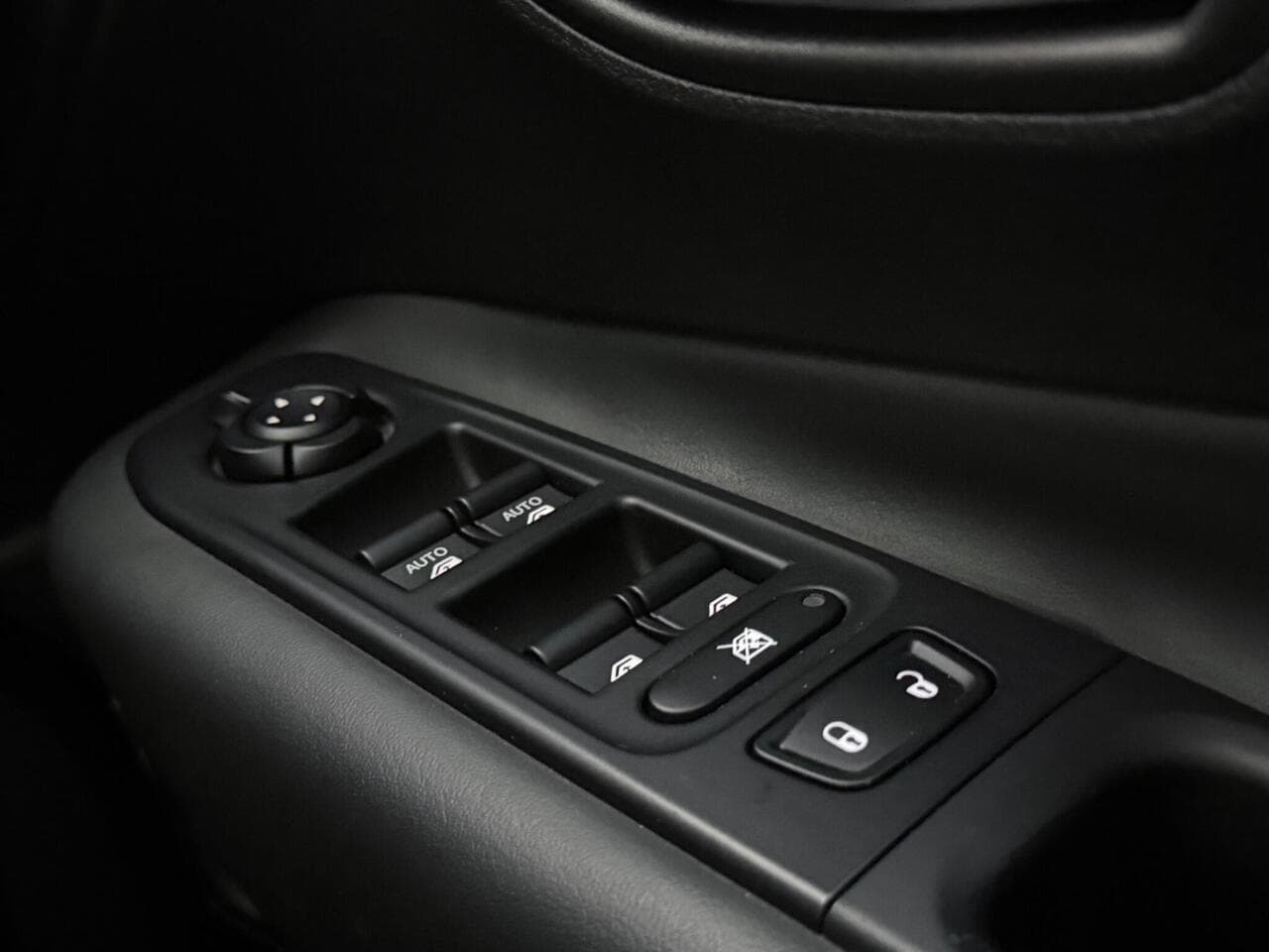 Jeep Renegade thumbnail Misc Controls