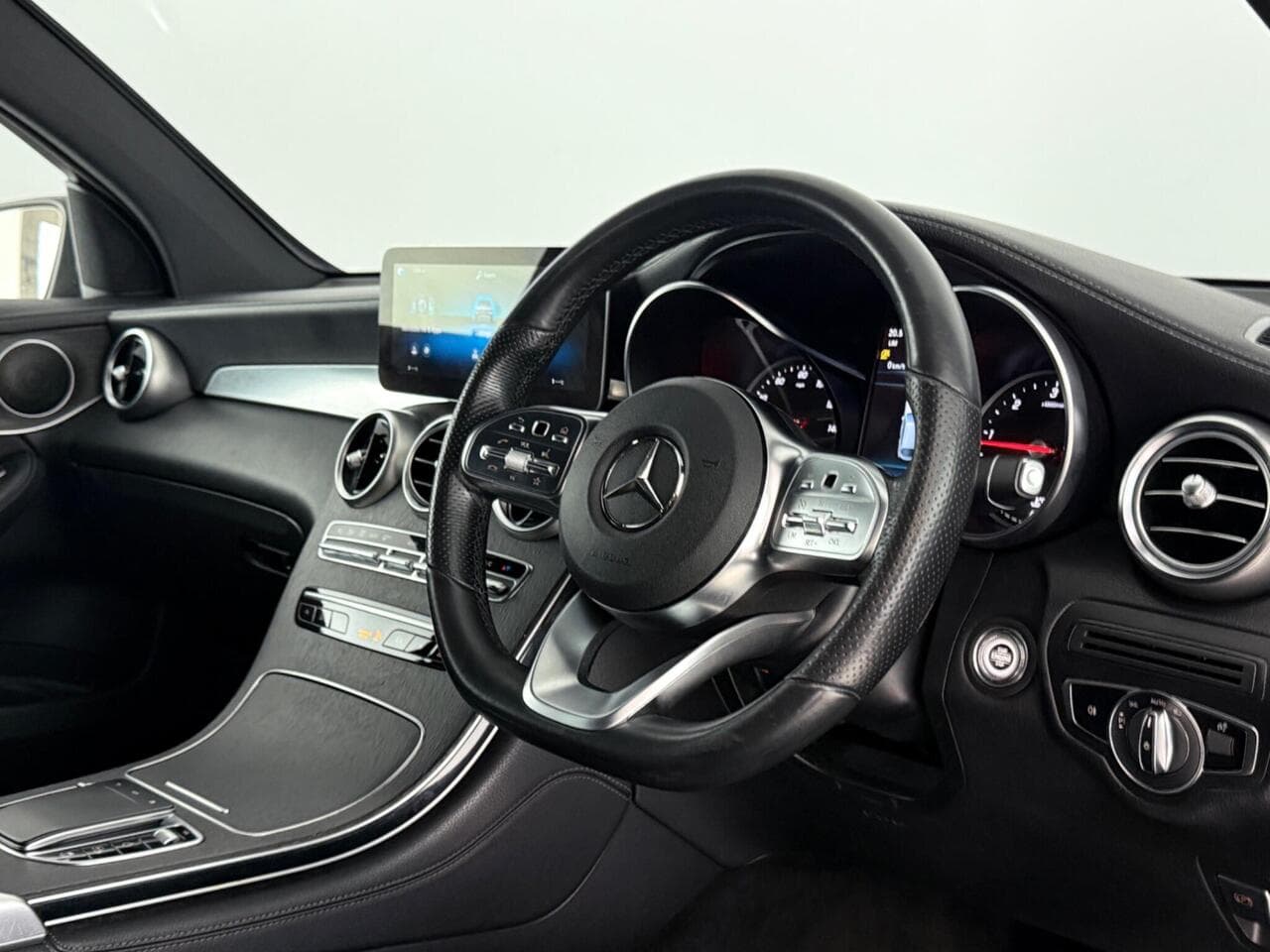 Mercedes-Benz GLC thumbnail Interior Front