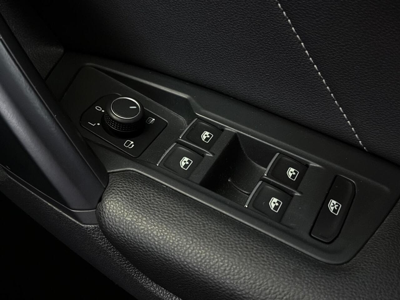 Volkswagen Tiguan thumbnail Misc Controls