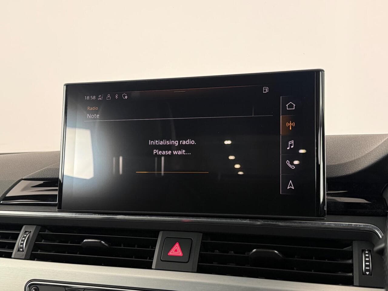 Audi A5 Cabriolet thumbnail Infotainment System