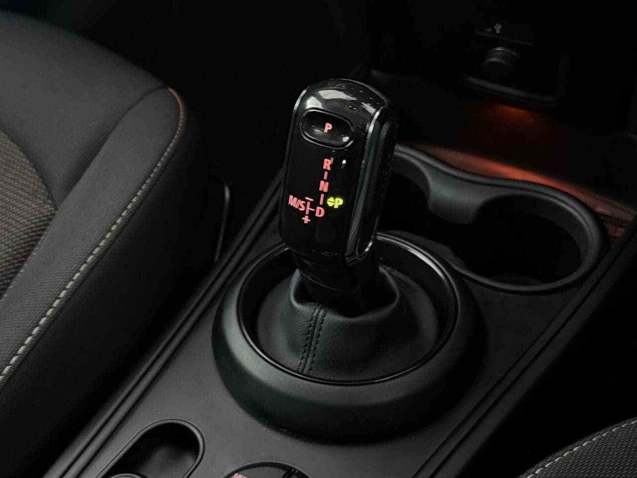 MINI Countryman thumbnail Interior Front