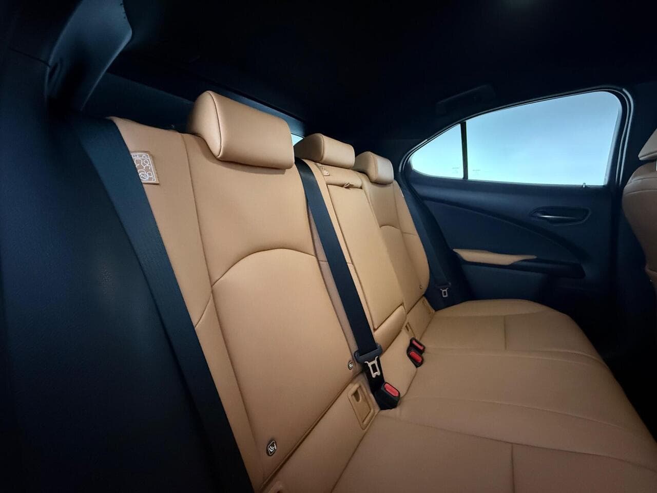 Lexus UX thumbnail Seats Rear