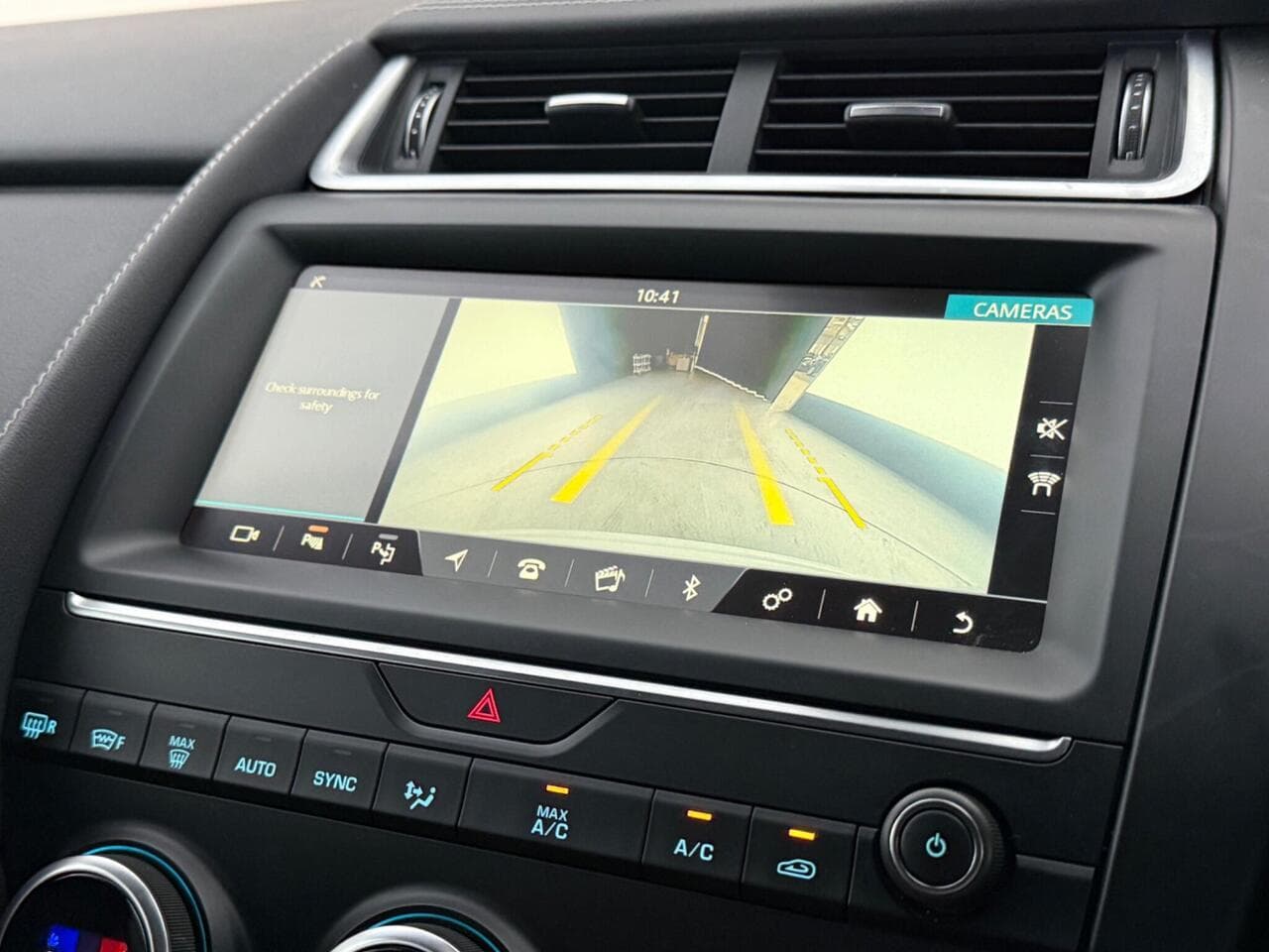 Jaguar E-PACE thumbnail Infotainment System