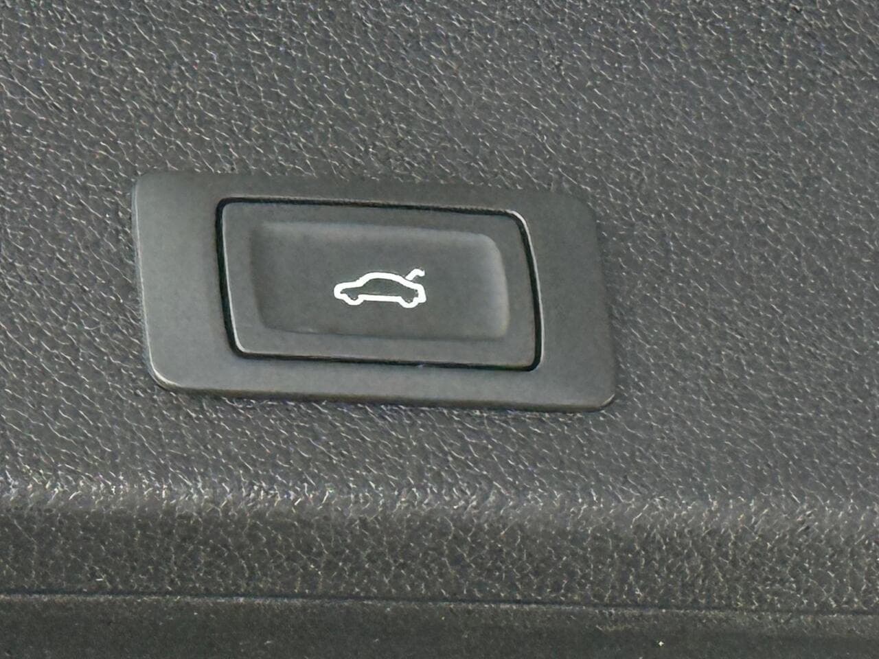Audi Q2 thumbnail Misc Controls