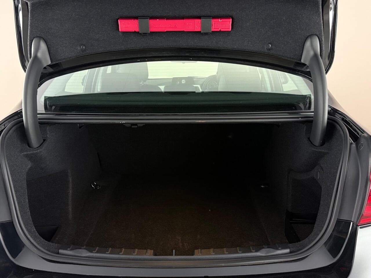 BMW 3 Series thumbnail Boot