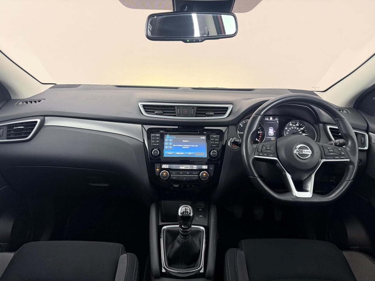 Nissan Qashqai thumbnail Interior Front