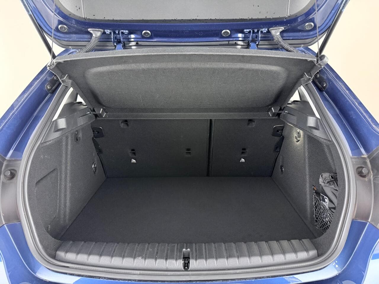BMW 1 Series thumbnail Boot