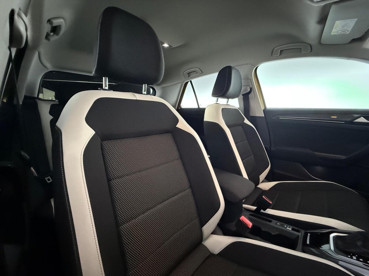 Volkswagen T-Roc thumbnail Seat Driver