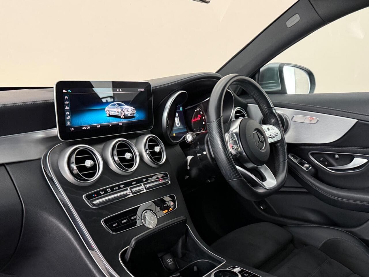 Mercedes-Benz C Class thumbnail Interior Front