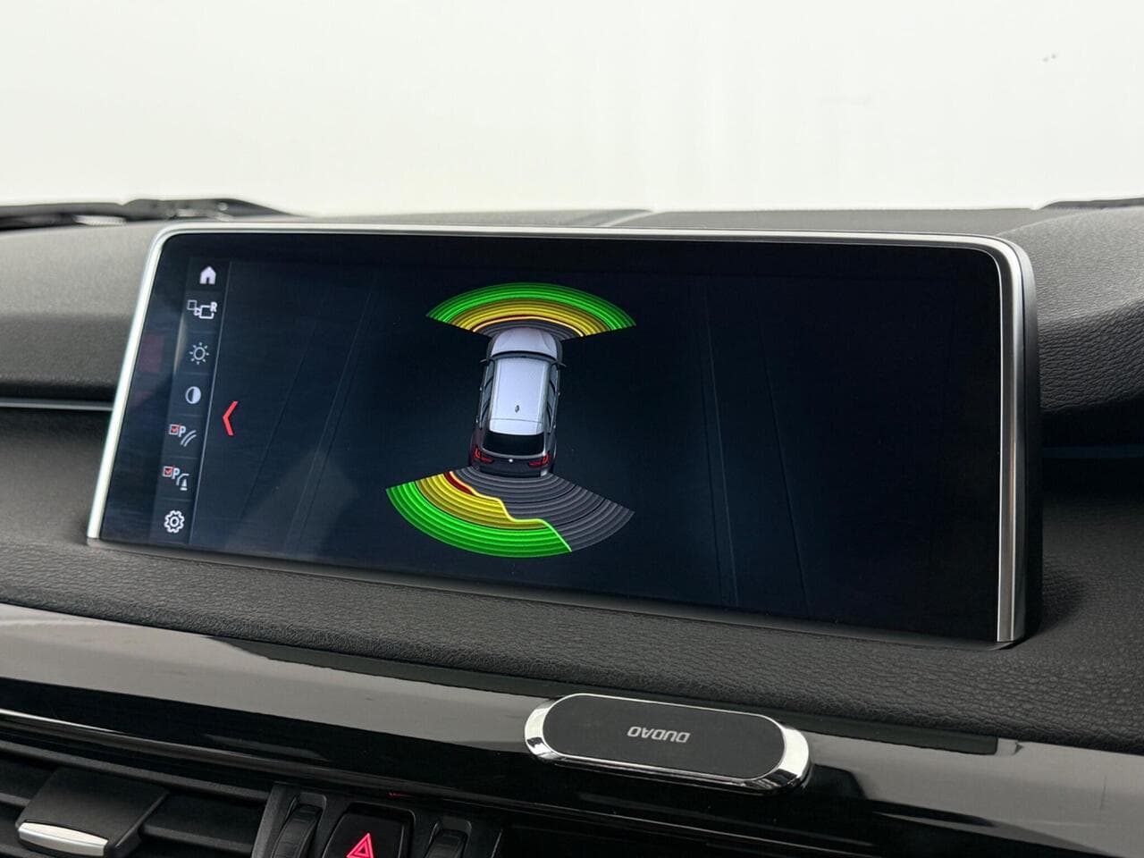 BMW X5 thumbnail Infotainment System
