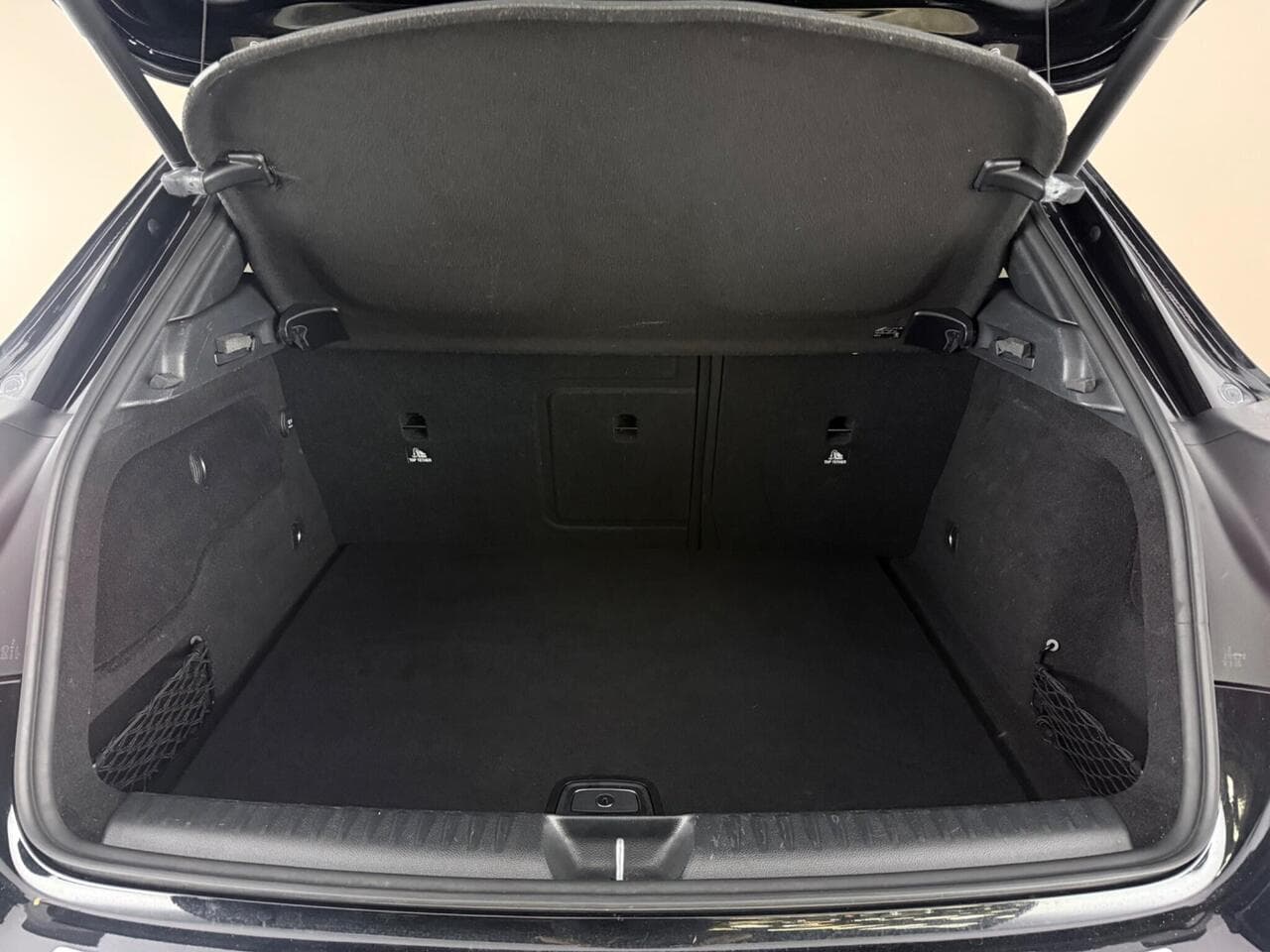 Mercedes-Benz GLA thumbnail Boot