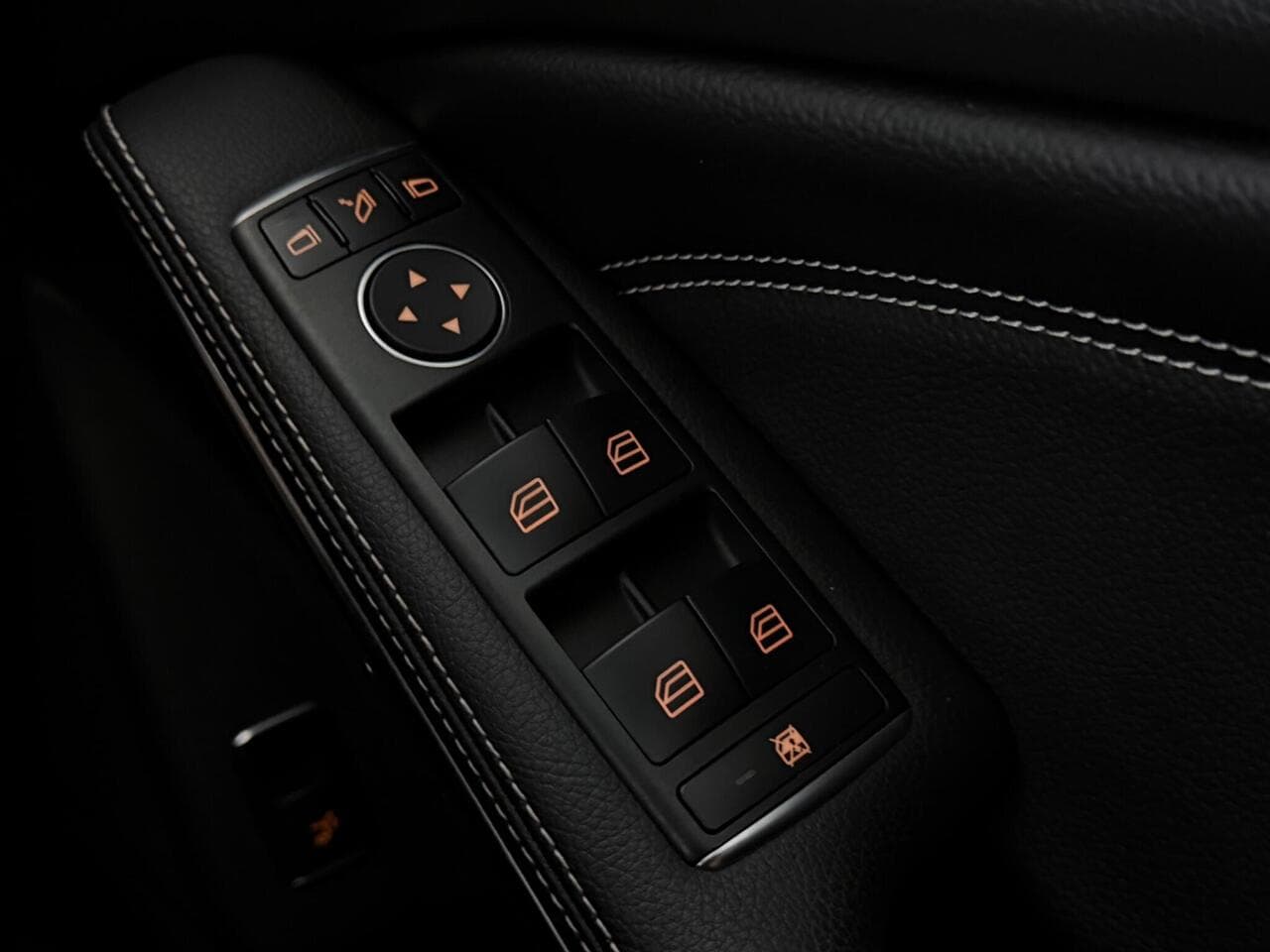Mercedes-Benz GLA thumbnail Misc Controls