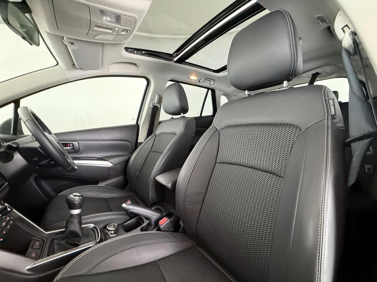 Suzuki S-Cross thumbnail Seat Front Passenger