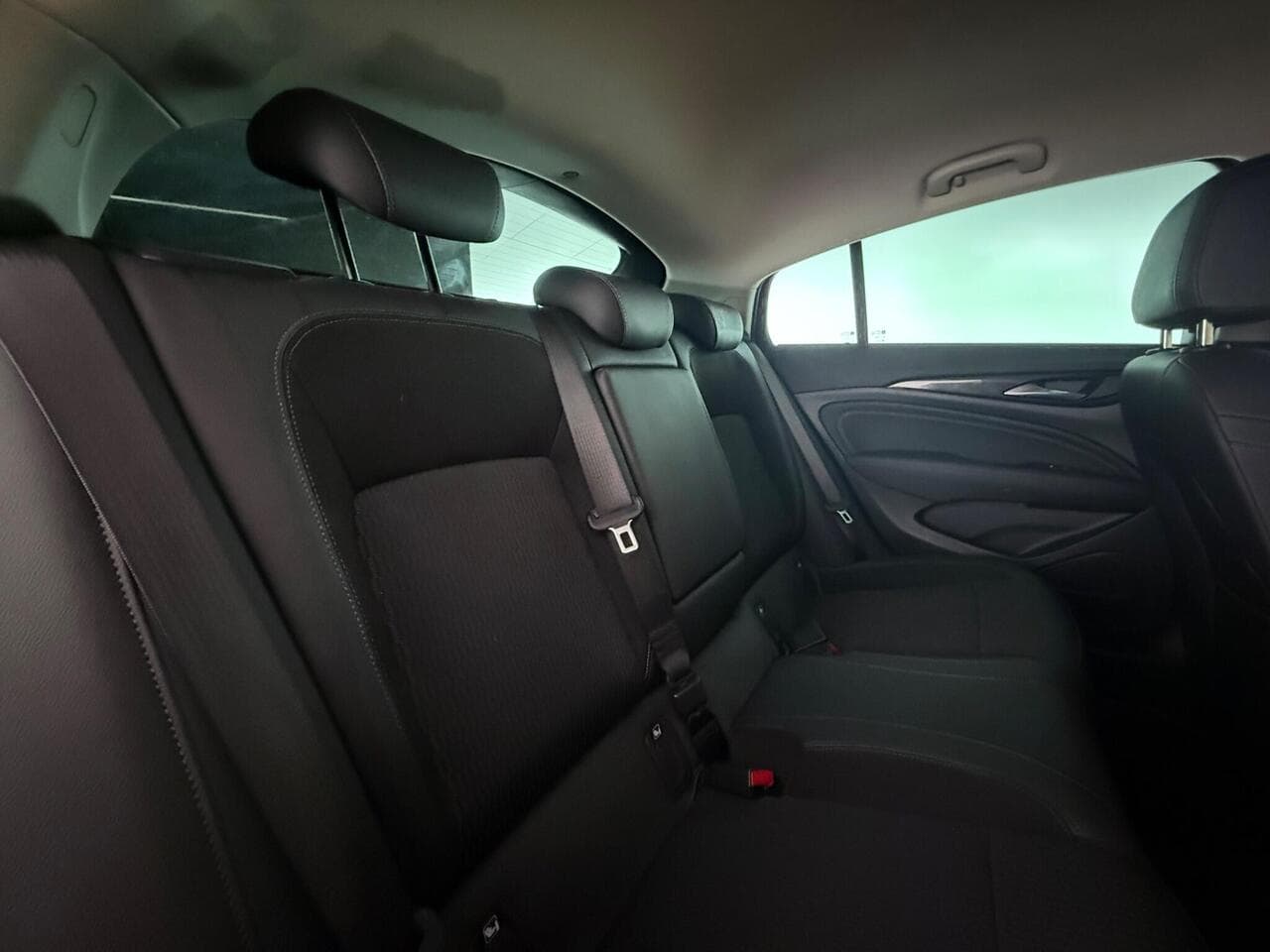 Vauxhall Insignia thumbnail Seats Rear