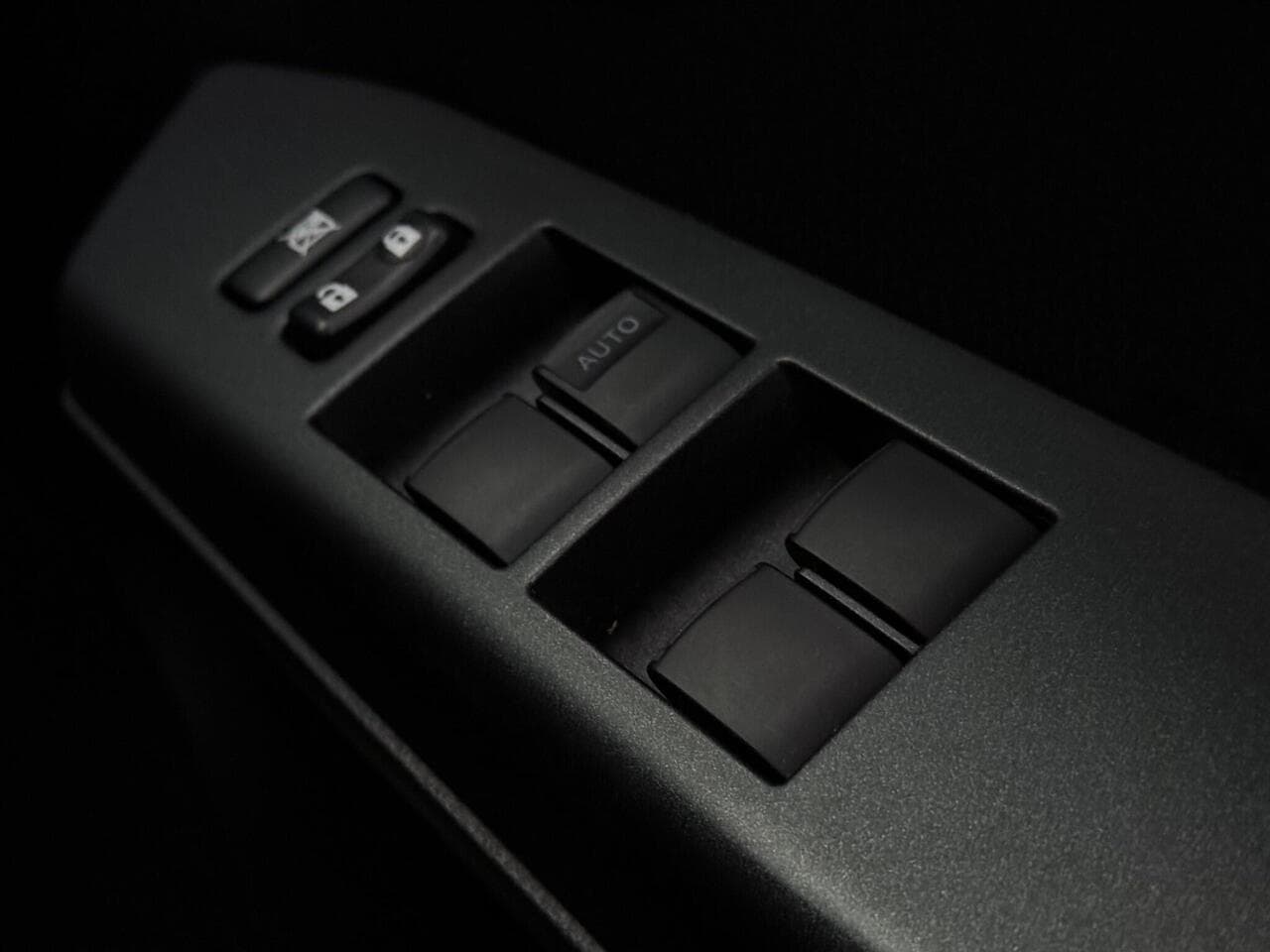 Toyota RAV4 thumbnail Misc Controls