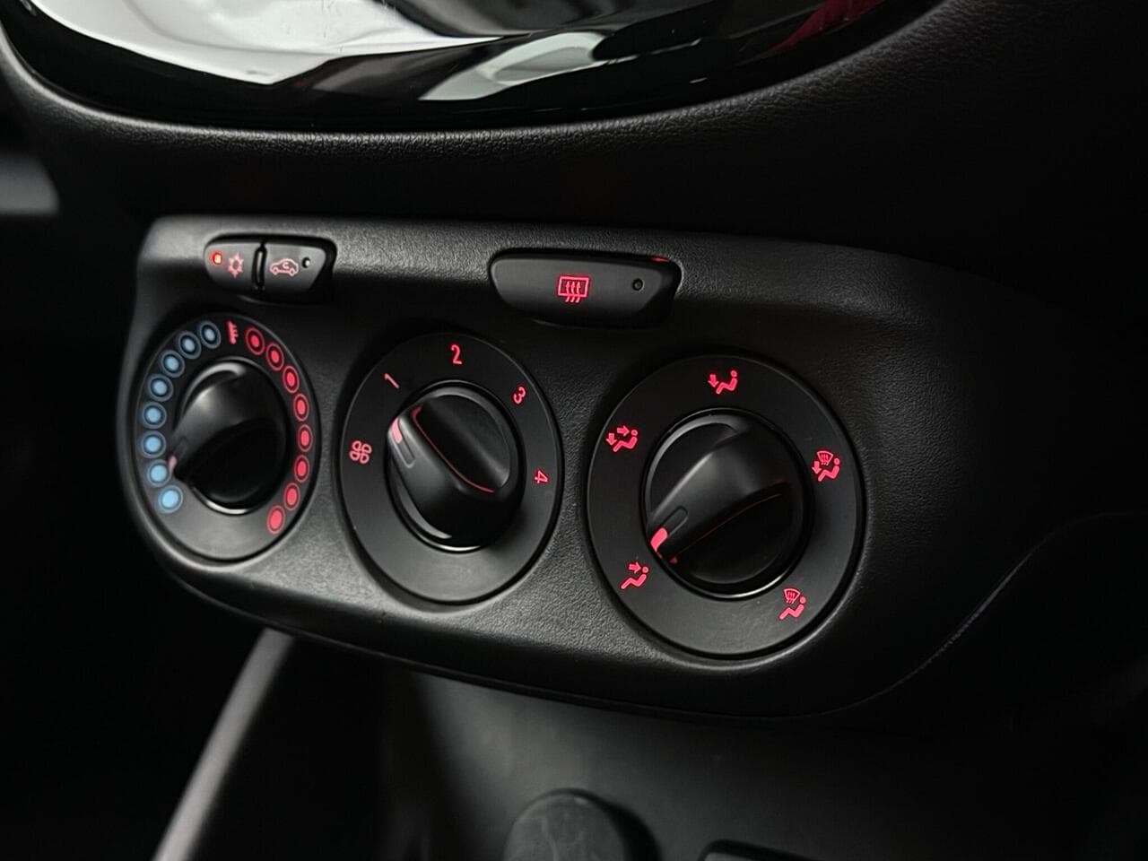 Vauxhall Corsa thumbnail Misc Controls
