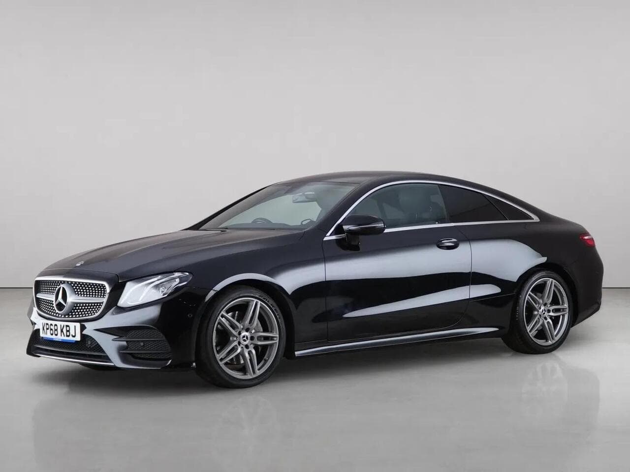Mercedes-Benz E Class thumbnail Front Left