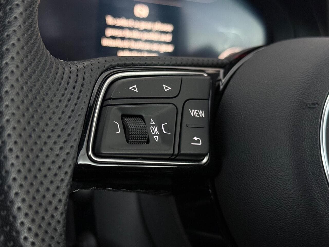 Audi Q2 thumbnail Misc Controls