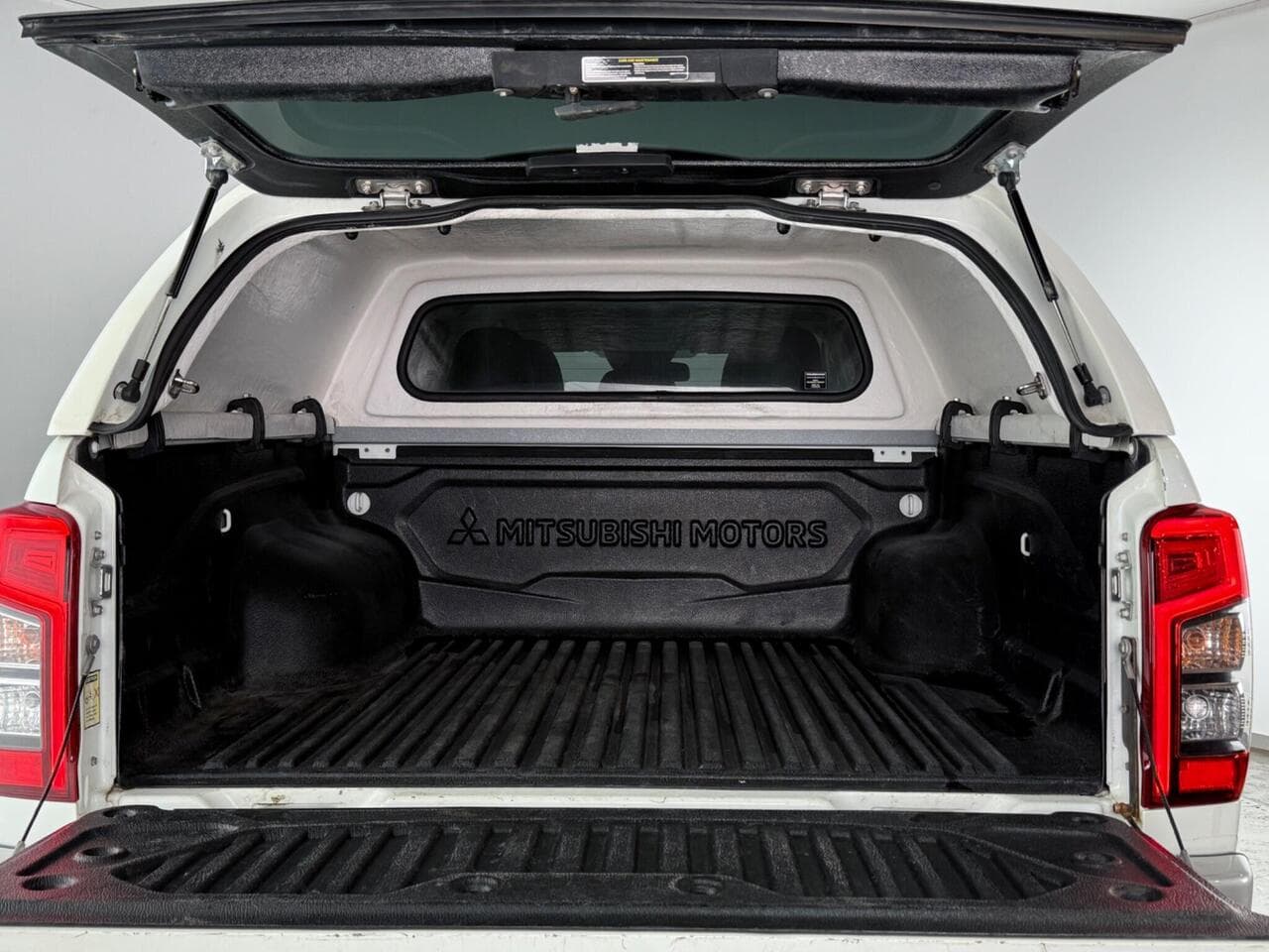 Mitsubishi L200 thumbnail Boot
