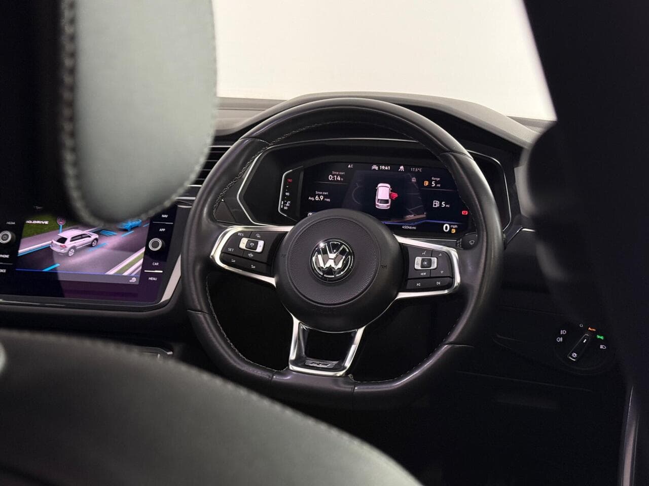Volkswagen Tiguan Allspace thumbnail Steering Wheel