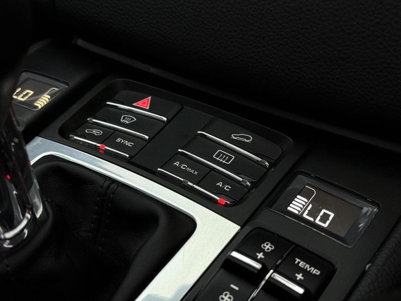 Porsche Macan thumbnail Infotainment System