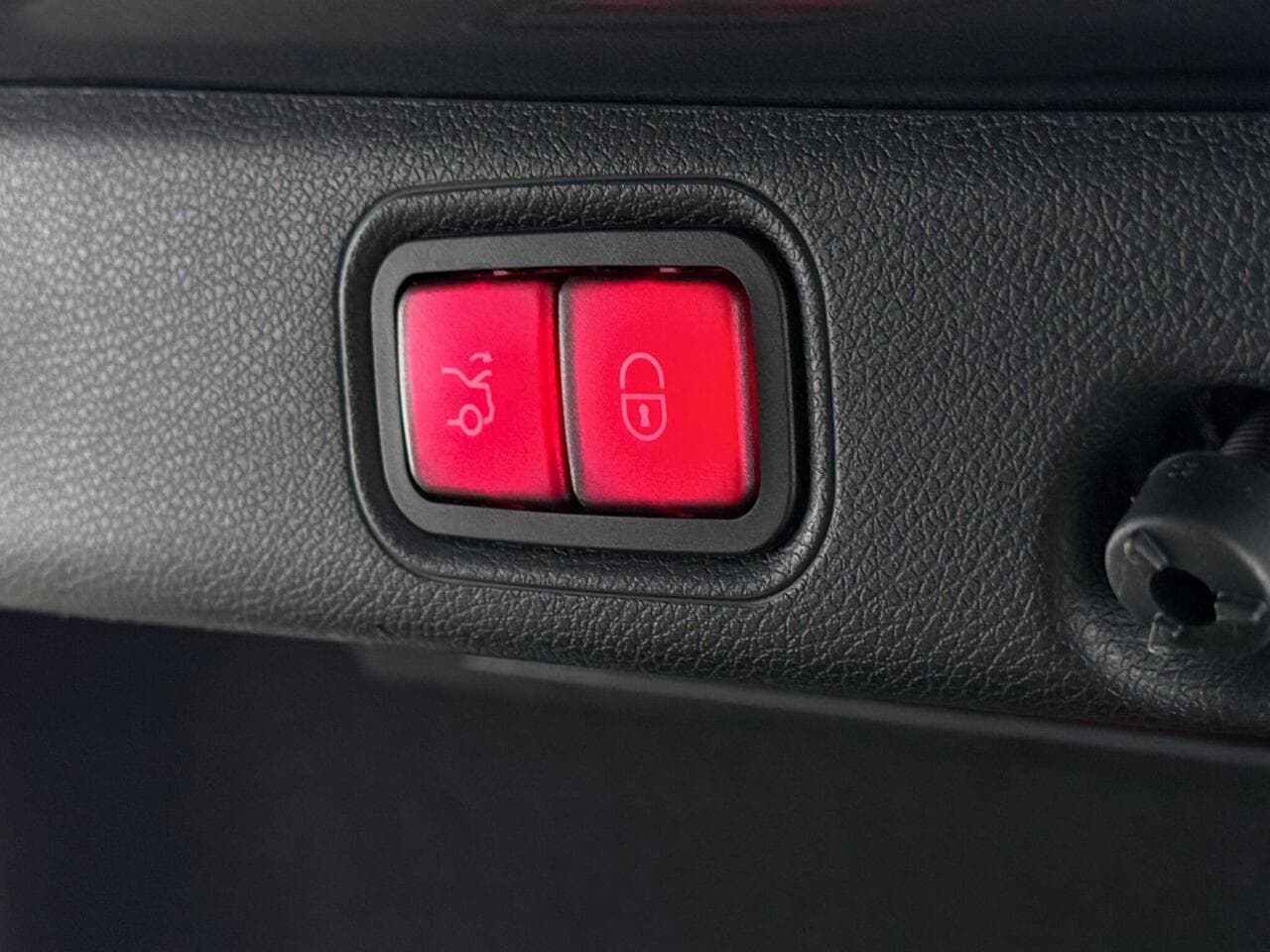 Mercedes-Benz E Class thumbnail Inconclusive