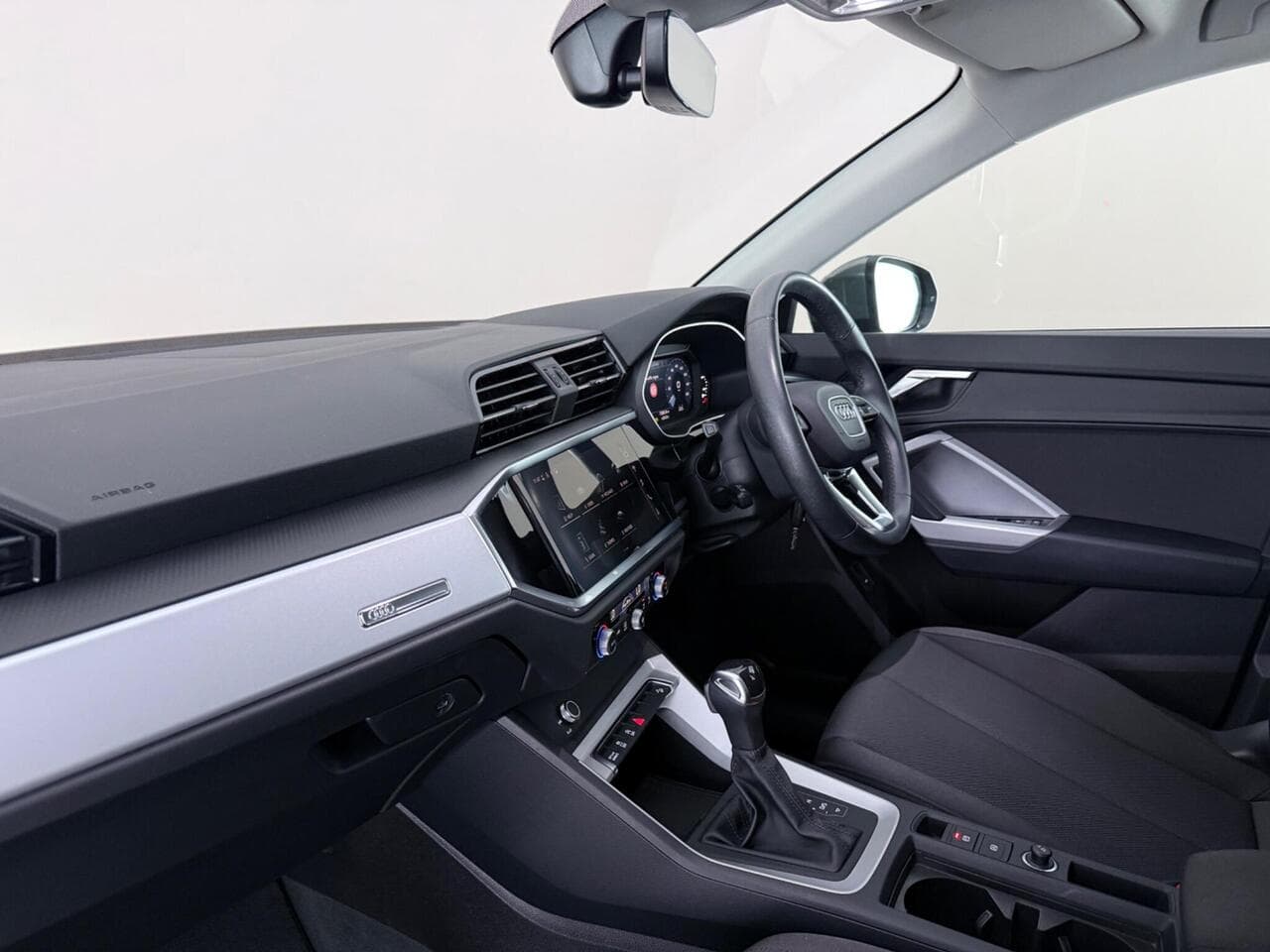 Audi Q3 thumbnail Interior Front