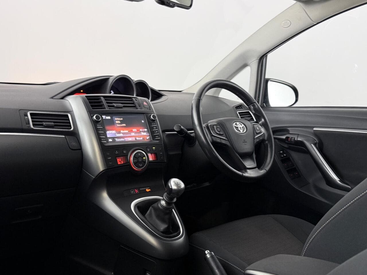 Toyota Verso thumbnail Interior Front