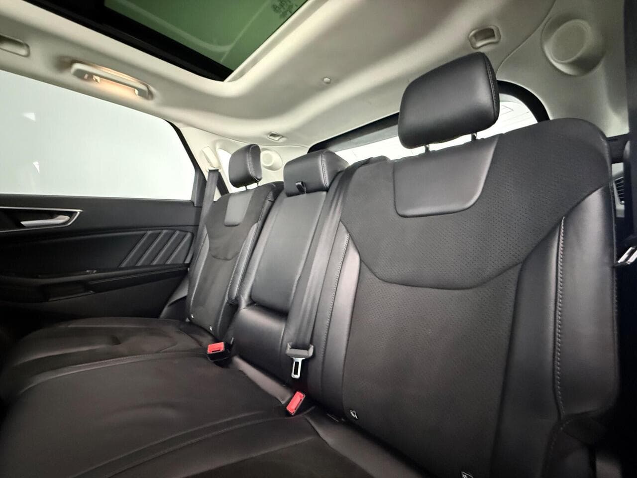 Ford Edge thumbnail Seats Rear