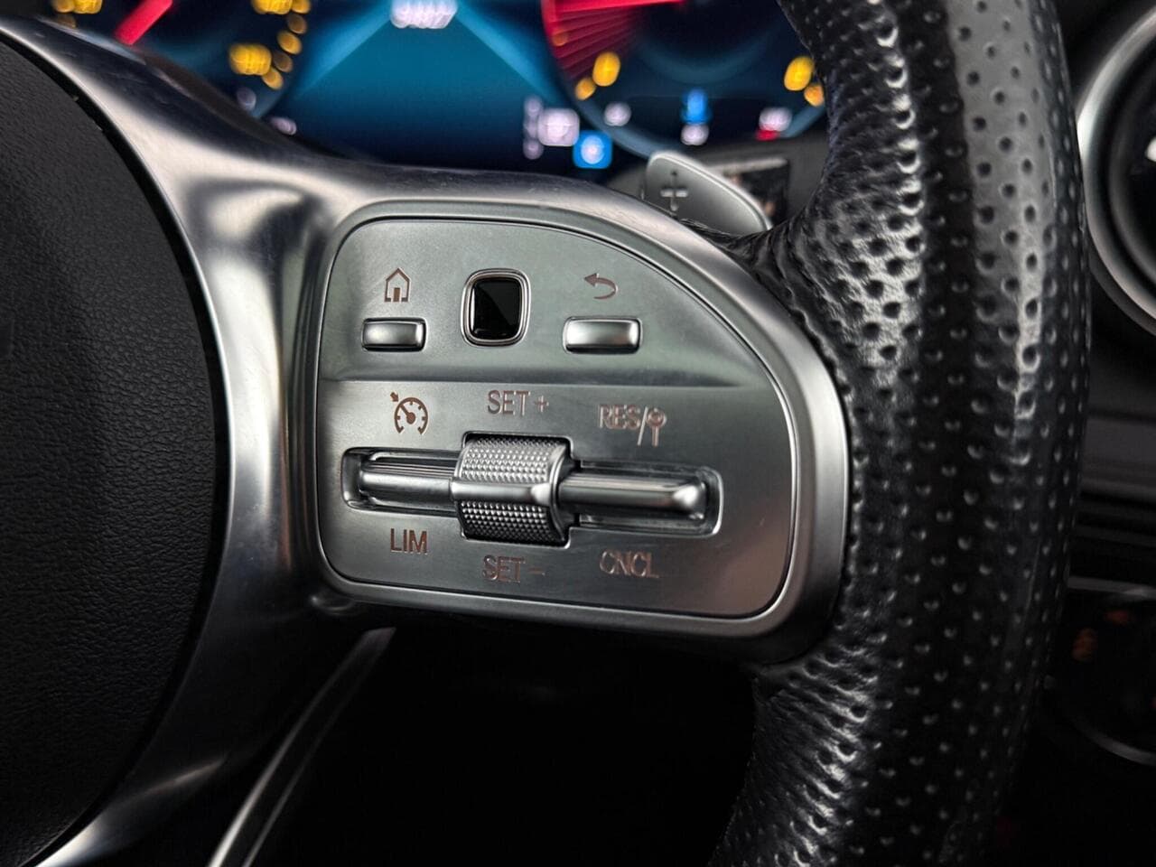 Mercedes-Benz GLC thumbnail Misc Controls