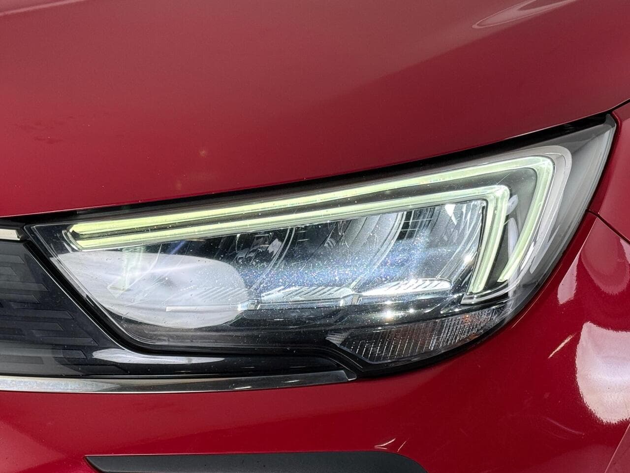 Vauxhall Crossland thumbnail Lights Front