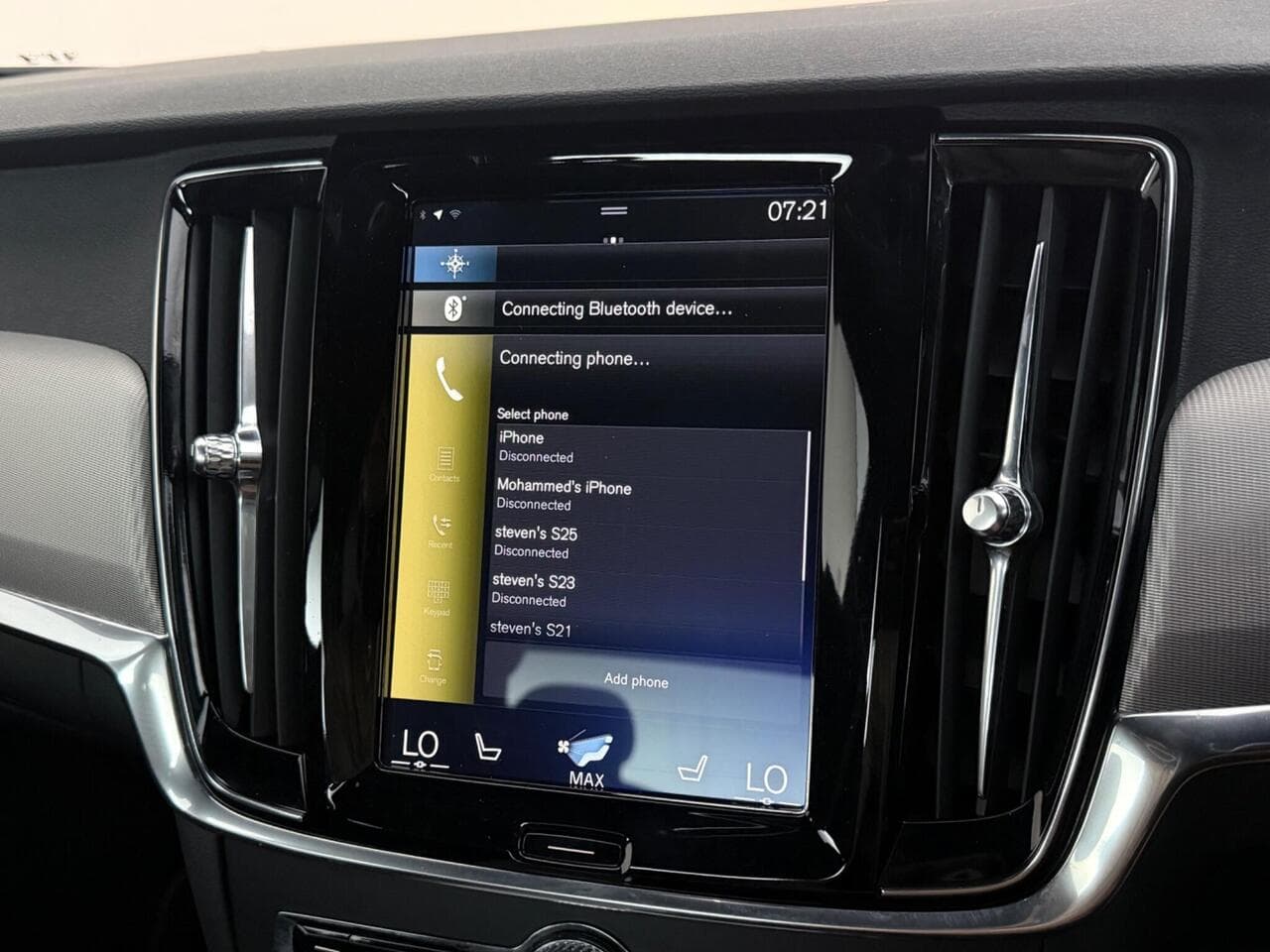 Volvo S90 thumbnail Infotainment System