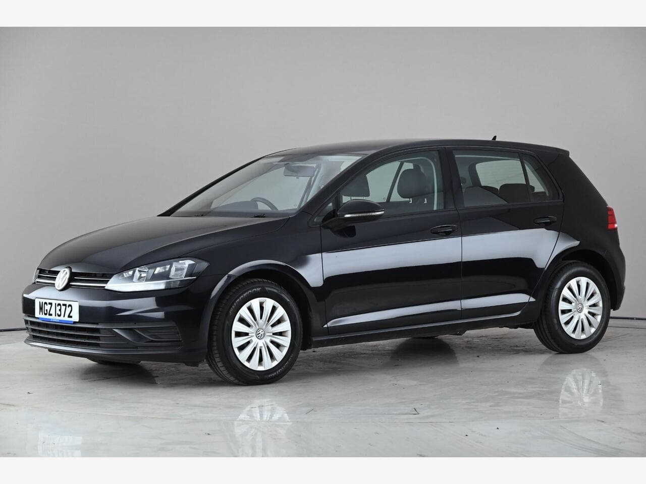 Volkswagen Golf thumbnail Front Left