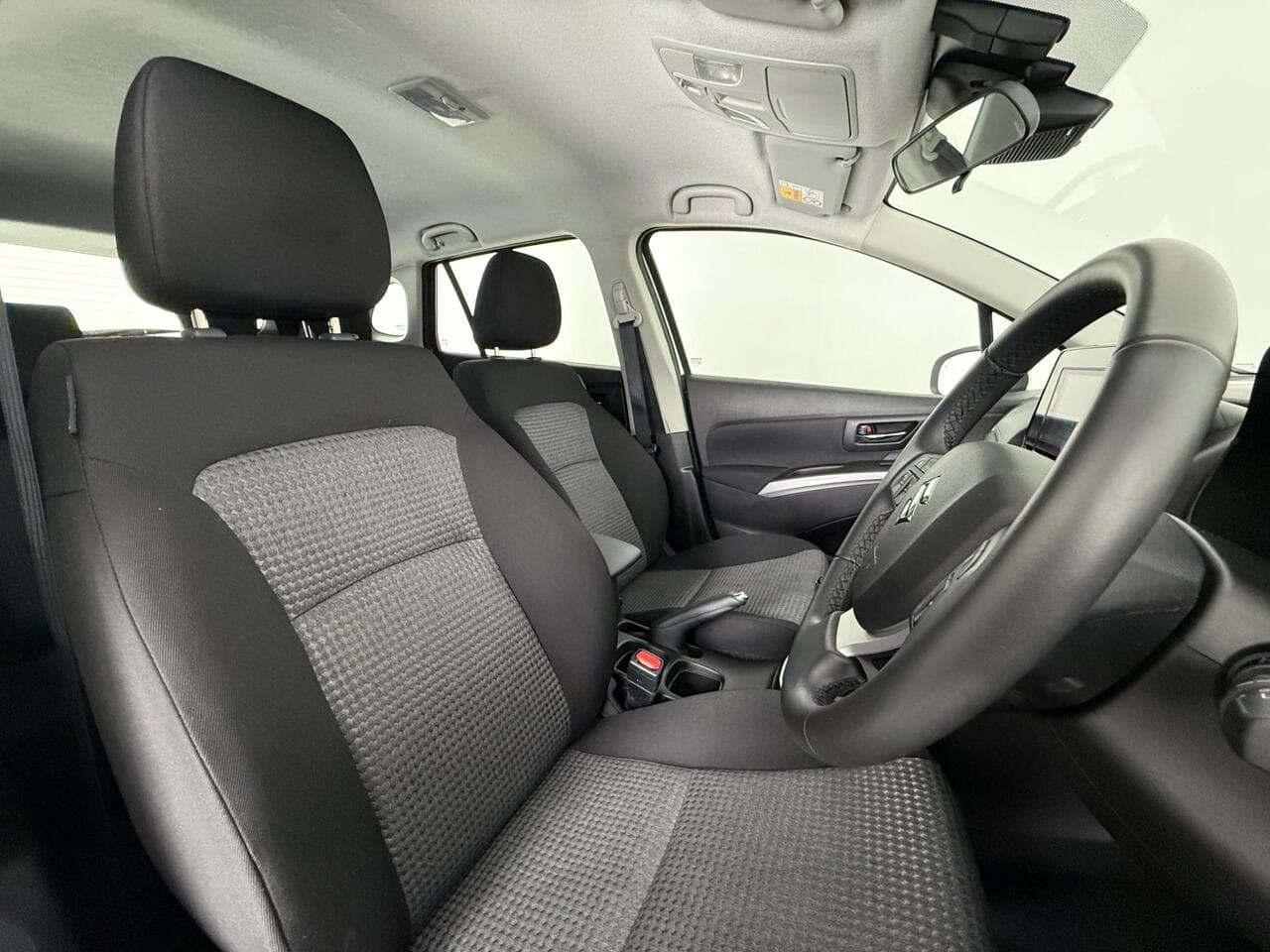 Suzuki S-Cross thumbnail Seat Driver