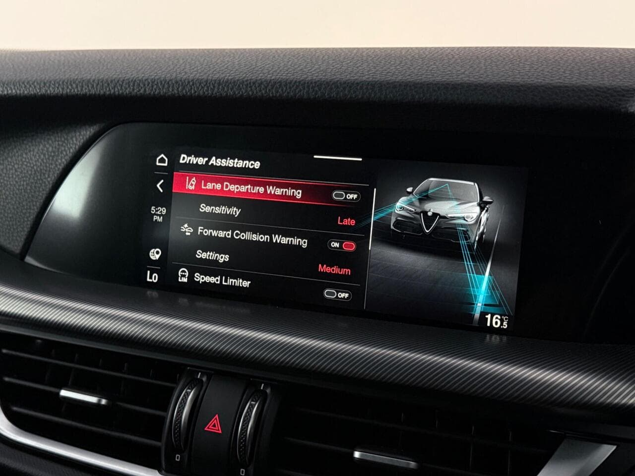 Alfa Romeo Stelvio thumbnail Infotainment System