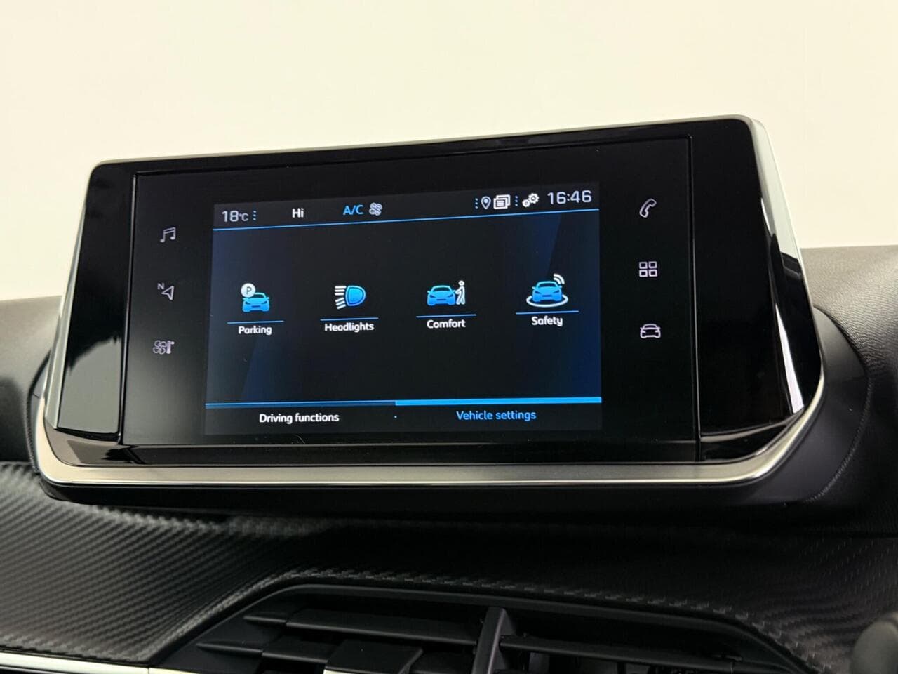 Peugeot 208 thumbnail Infotainment System