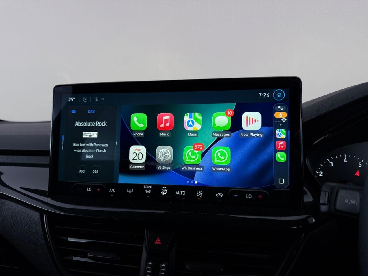 Ford Focus thumbnail Infotainment System
