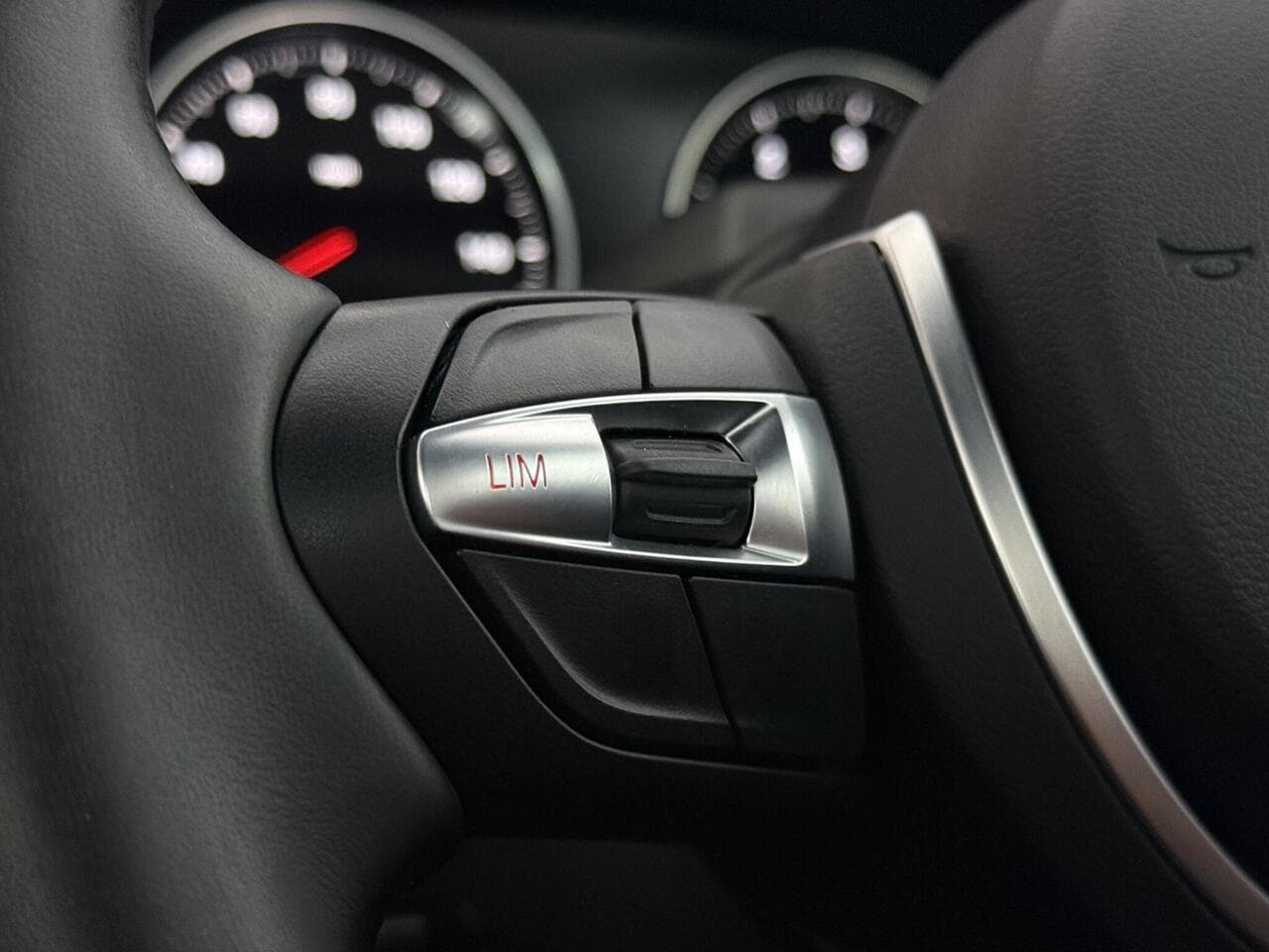 BMW 2 Series thumbnail Misc Controls