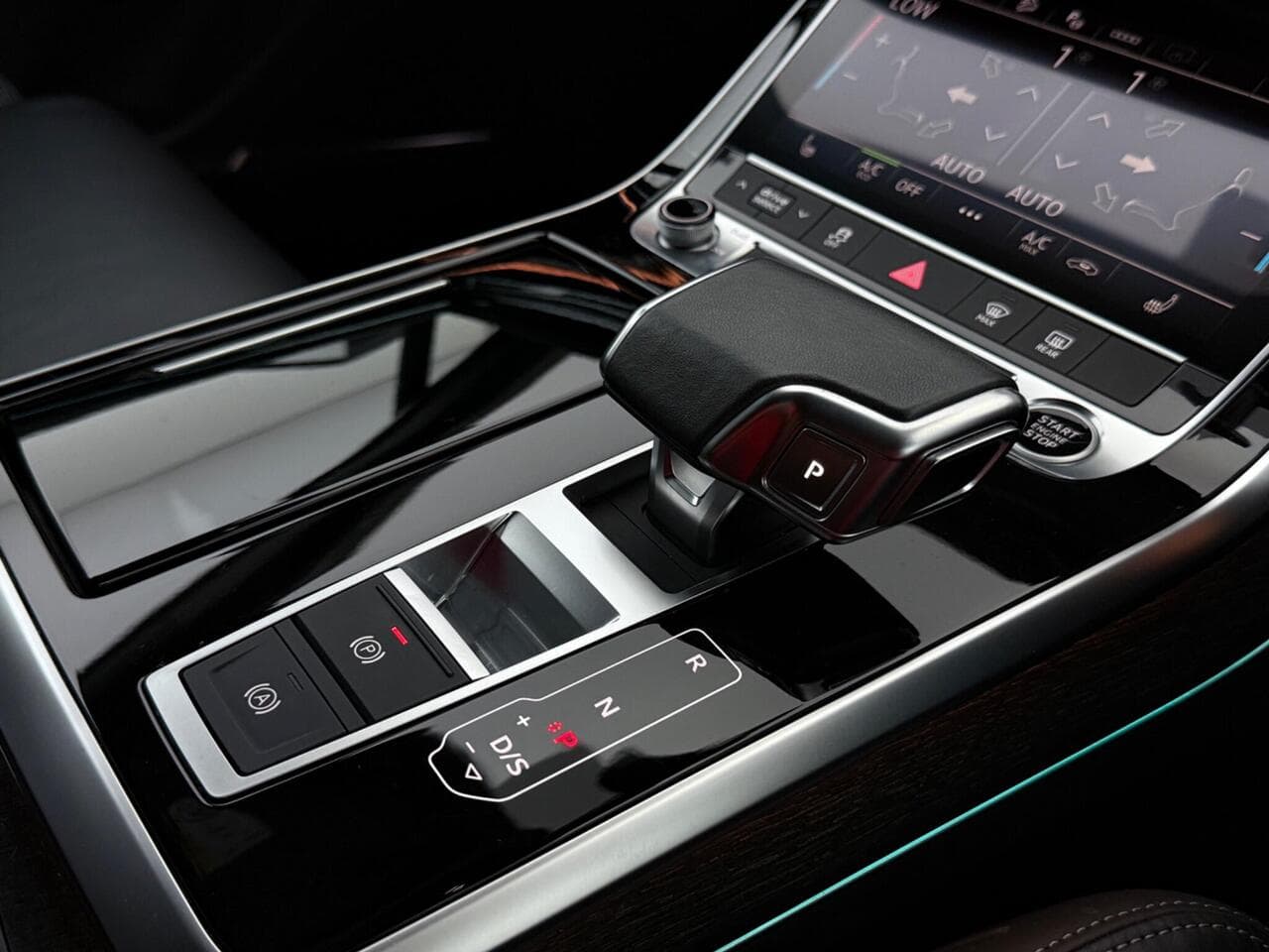 Audi Q7 thumbnail Interior Front