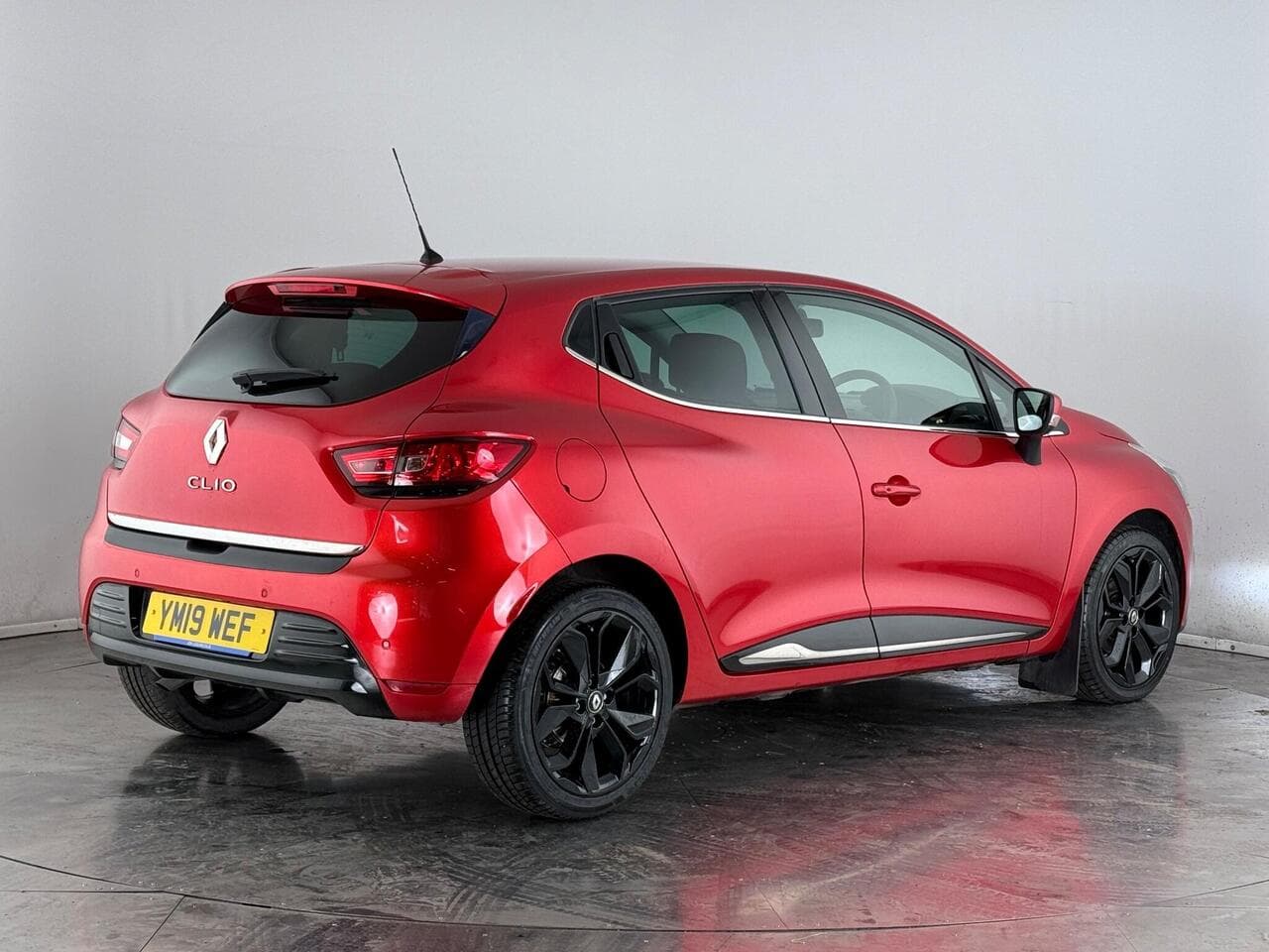 Renault Clio thumbnail Rear Right